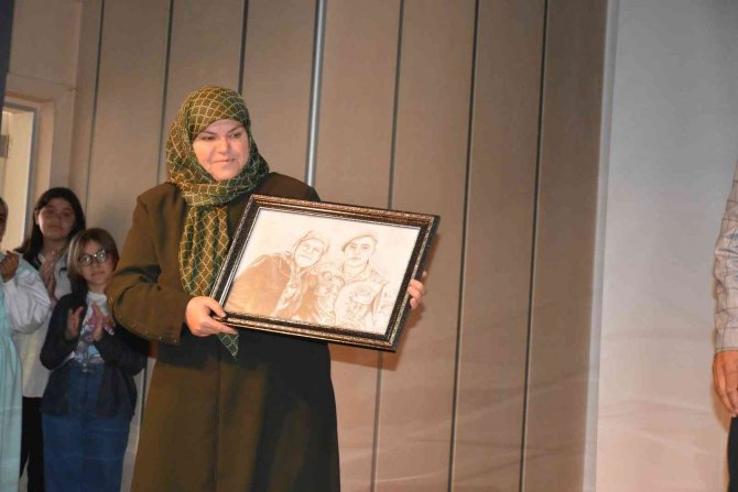 Öğrenciler Şehit Annesine Duygusal Anlar Yaşattı