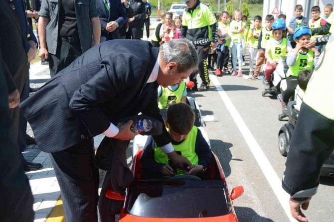 Çocuklara Trafik Eğitimi Verildi