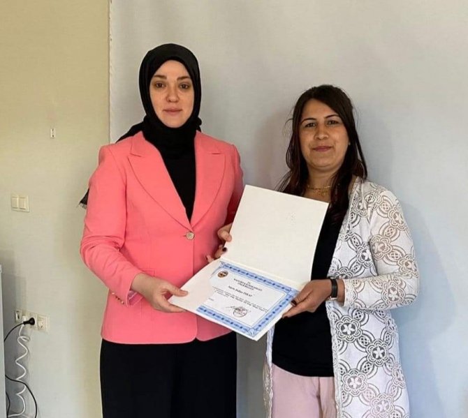 Tunceli’de Kitap Okuma Yarışmasında Derece Giren Veliler Ödüllendirildi