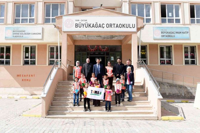 Çatak’ta Minik Gönüllüler Tohum Ekip Üyelik Kartlarını Aldı