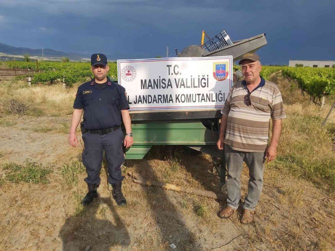 Çalınan 30 Bin Liralık Üzüm Savurma Makinesi Jandarma Tarafından Bulundu