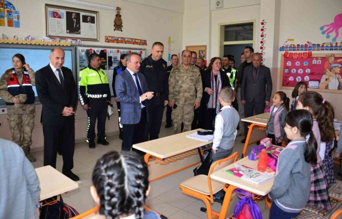 Vali Öner, Trafik Haftası Etkinliğine Katıldı