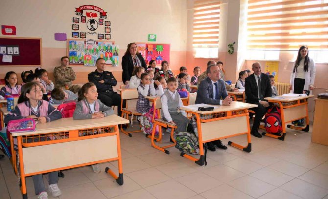 Vali Öner, Trafik Haftası Etkinliğine Katıldı