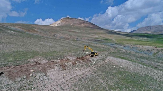 2 Bin Rakımda Çiftçilere Can Suyu Olacak Sulama Kanalı