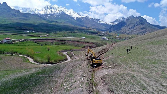 2 Bin Rakımda Çiftçilere Can Suyu Olacak Sulama Kanalı