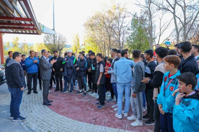 Gürpınar Belediyesinden Yıldız Sporcular İçin Kutlama Gecesi