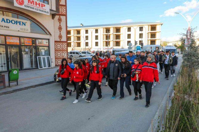 Gürpınar Belediyesinden Yıldız Sporcular İçin Kutlama Gecesi