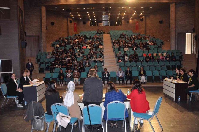 Tekirdağ’da Liseler Arası Münazara Yarışması Yapıldı