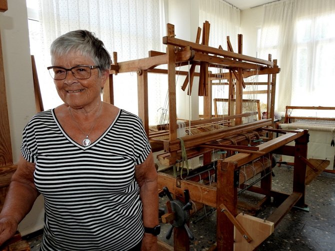 Danimarkalı Conny, Dokuma Tezgahlarını Çeşme Halk Eğitim’e Bağışladı