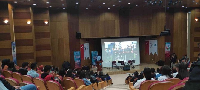 Türk Dünyası İletişim Ve Sanat Sempozyumu Yapılıyor