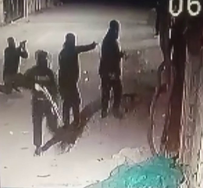Önce Kurşunladılar, Sonra Benzin Döküp Evleri Yaktılar