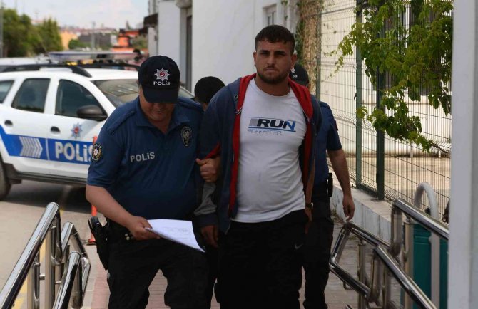 Uzun Namlulu Silahlı Şahısları Polis Böyle Etkisiz Hale Getirdi