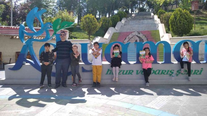 Öğrenciler Hem Kitap Okuyor Hem Kültür Öğreniyor