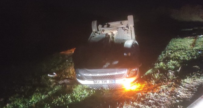 Takla Atan Otomobildeki 4 Kişi Yaralandı