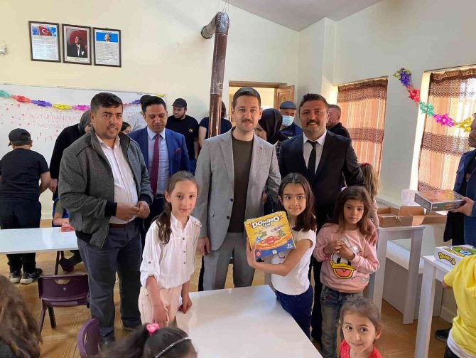 Altıntaş Yalnızsaray Köyü İ̇lkokulu’na Anasınıfı Ve Kütüphane