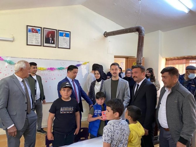 Altıntaş Yalnızsaray Köyü İ̇lkokulu’na Anasınıfı Ve Kütüphane