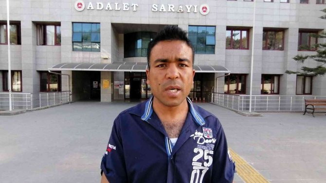 Telefon Dolandırıcılarına Para Kaptırmaktan Yaşlı Teyzenin ‘Fırçası’ Sayesinde Kurtuldu