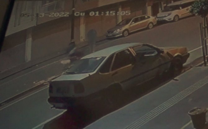 Aydınlatma Direğine Ve Trafik Levhasına Çarpan Motosiklet Sürücüsü, Hastanede Yaşam Mücadelesi Veriyor