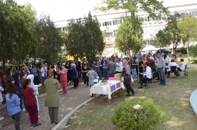 Aydın Atatürk Devlet Hastanesi’nde Piknik Havasında Kutlama