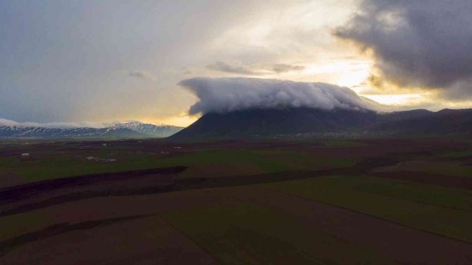 Bulutla Kaplanan Atatürk Dağı Görsel Şölen Oluşturdu