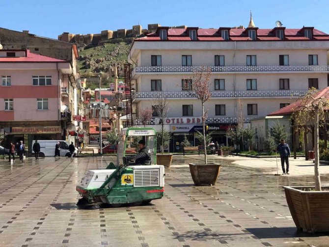 Bayburt’ta Çevre Temizlik Çalışmaları Sürüyor
