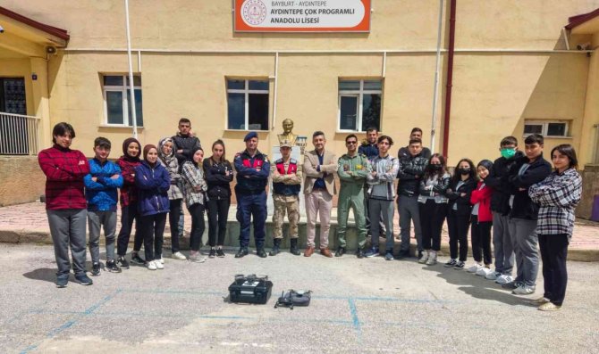 Jandarmadan Öğrencilere Dron Eğitimi