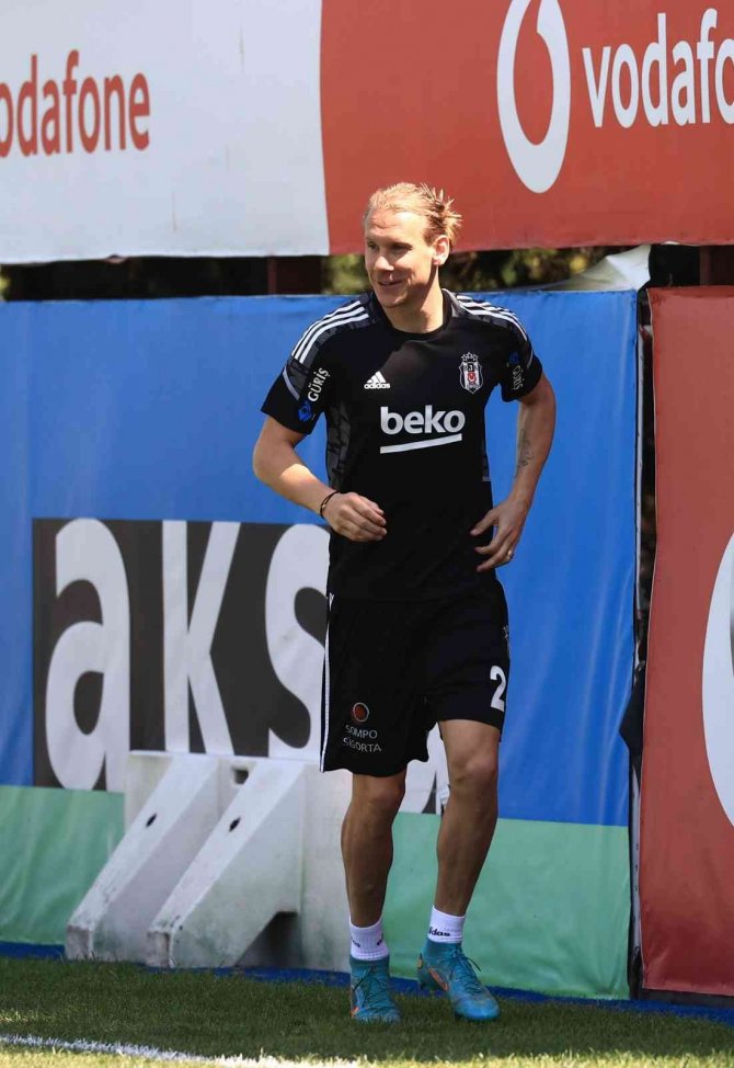 Domagoj Vida, Takımla Birlikte Çalıştı