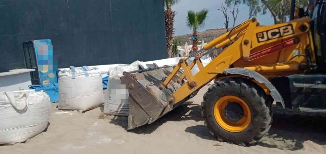 Bodrum Belediyesi Ekipleri ’Beyaz Kum’ Serimine Engel Oldu