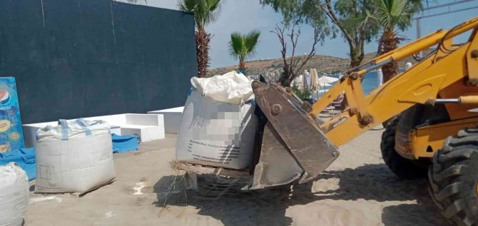 Bodrum Belediyesi Ekipleri ’Beyaz Kum’ Serimine Engel Oldu