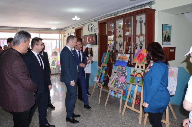 Hizan’da ‘4006 Tübi̇tak Bilim Fuarı’ Sergisine Yoğun İlgi