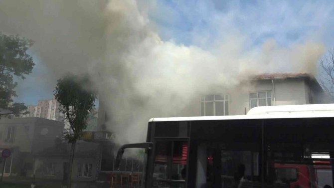 Bursa’da Korkutan Yangında Alevler Her Yerden Göründü