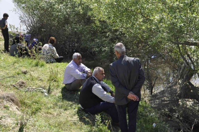 Ceyhan Nehri’nde Kaybolan Çocuk 3 Gündür Aranıyor