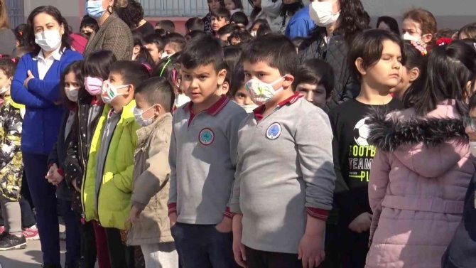 Asırlık Okulda Kurulan Müzede Tarihin İzleri Sergilendi