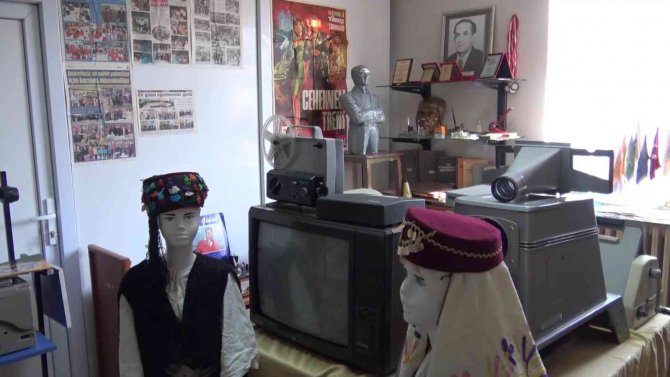 Asırlık Okulda Kurulan Müzede Tarihin İzleri Sergilendi