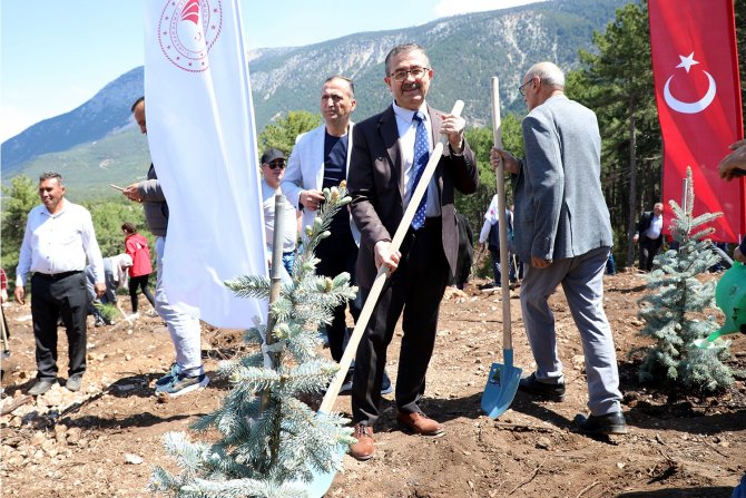 Fidanlar Şehitler Ve Gaziler Anısına Toprakla Buluşturdu