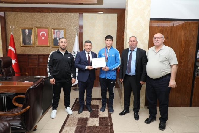 Başkan Şayir, Şampiyon Sporcuyu Ağırladı
