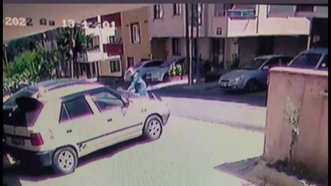 Sancaktepe’de Tır Elektrik Direğini Devirdi, Anne Ve Çocukları Kıl Payı Kurtuldu