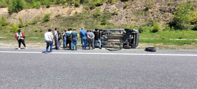 3 Aracın Çarpıştığı Kazada Otomobil Takla Attı