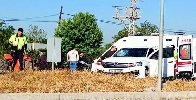 Otomobil, Traktör İle Çarpıştı: 1 Ölü 1 Yaralı