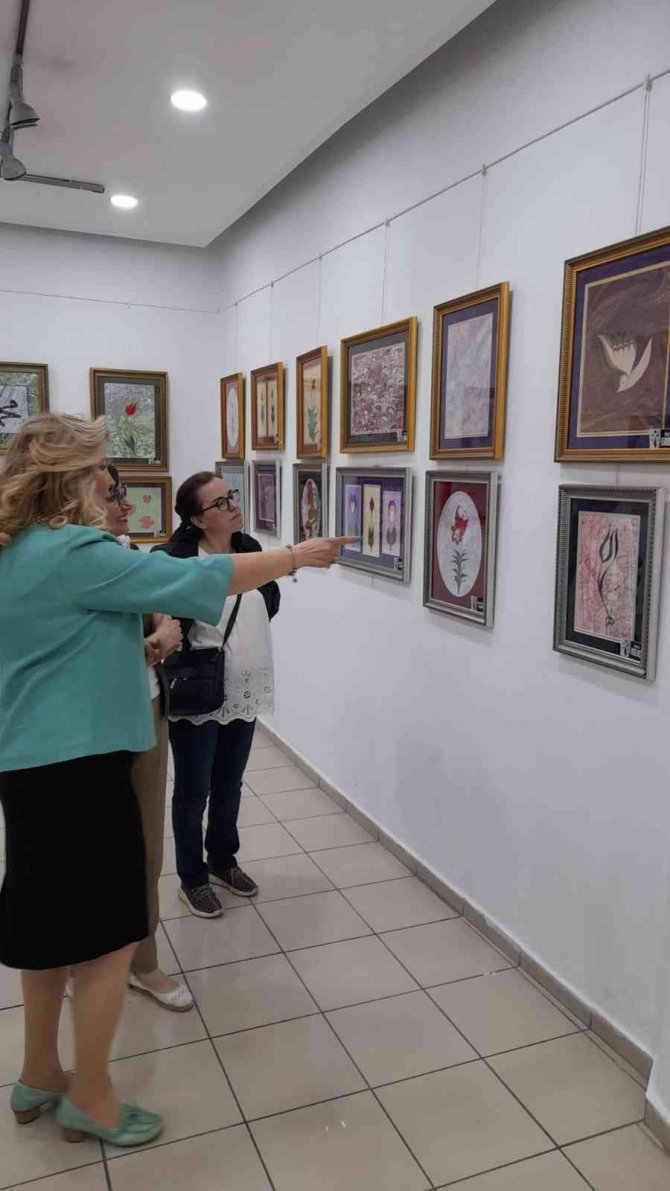 Ebru Atölyesi Eserleri Bu Sergide