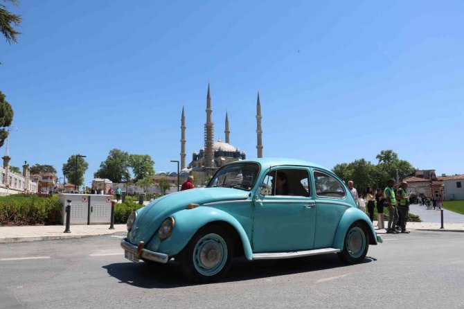 Edirne’de "1. Klasik Otomobil Balkan Turu" Bulgaristan’a Doğru Yolla Çıktı
