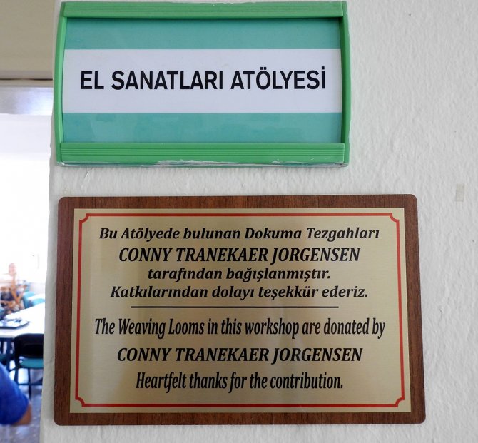 Danimarkalı Conny, Dokuma Tezgahlarını Çeşme Halk Eğitim’e Bağışladı