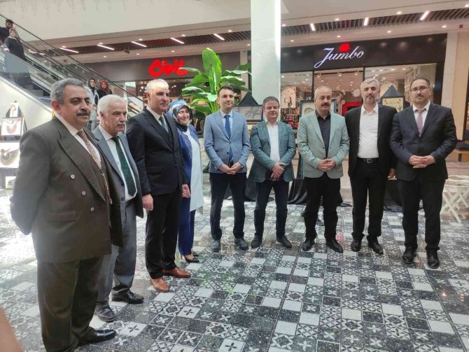 Elazığ’da Kadınların El Emekleri Görücüye Çıktı