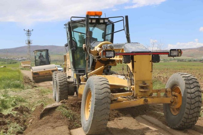 Elazığ’da Köy Yollarında Genişletme Ve Stabilize Çalışmaları Sürüyor