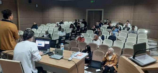 Elazığ’da Aile Hekimlerine Yönelik Hizmet İçi Eğitim Programı Sürüyor