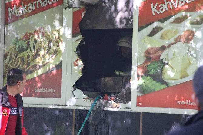 Kafenin Mutfağında Çıkan Yangın Büyümeden Söndürüldü