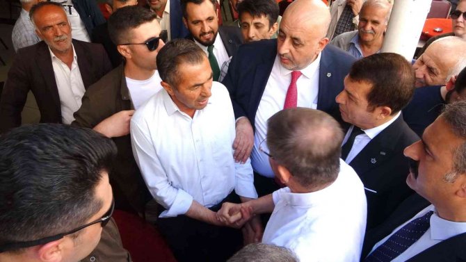 Davutoğlu’na Adıyaman’da ’Hdp’ Ve ’Chp’ Tepkisi