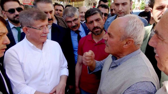 Davutoğlu’na Adıyaman’da ’Hdp’ Ve ’Chp’ Tepkisi