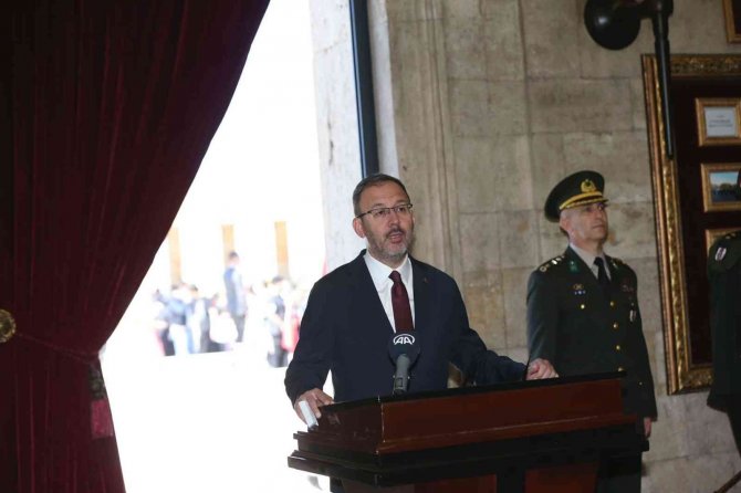 Bakan Kasapoğlu Anıtkabir’i Ziyaret Etti