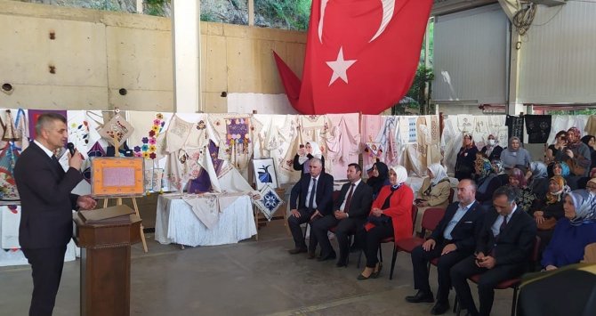 Gölmek Kursiyerlerinden El Emeği Sergisi